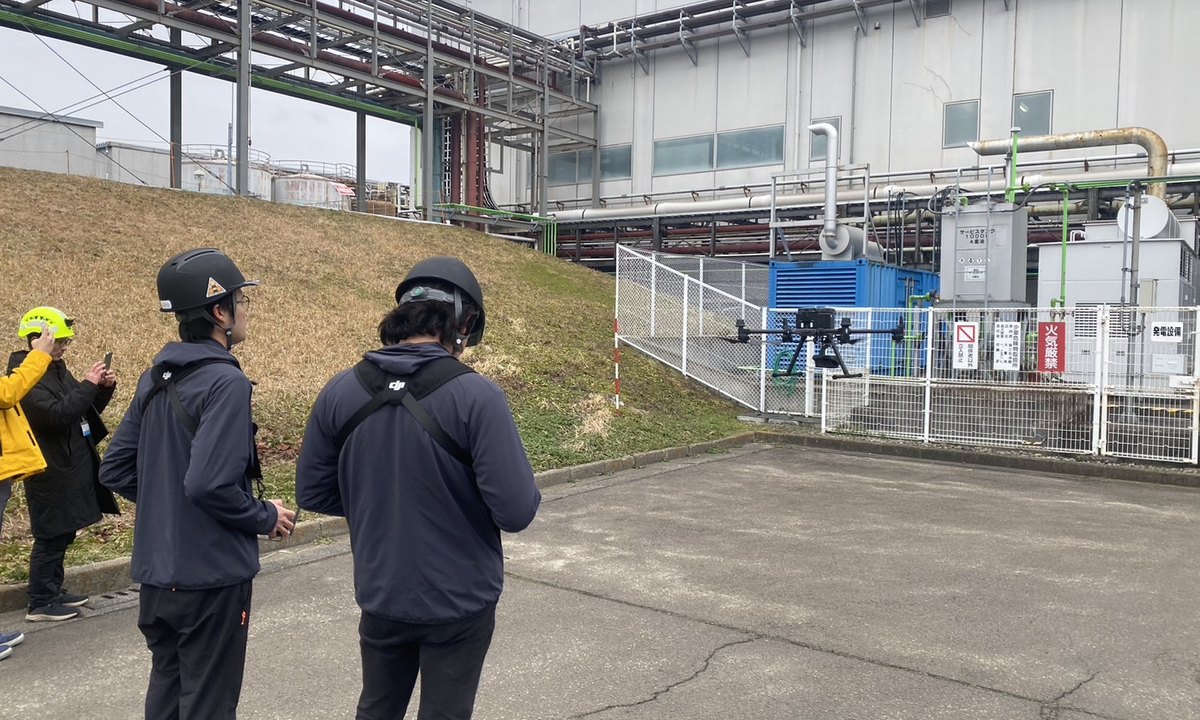 点検現場でドローンを運用している様子